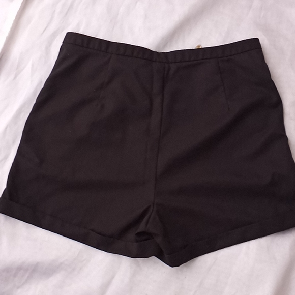 Cavi Hi Waist Shorts - Picture 5 of 6
